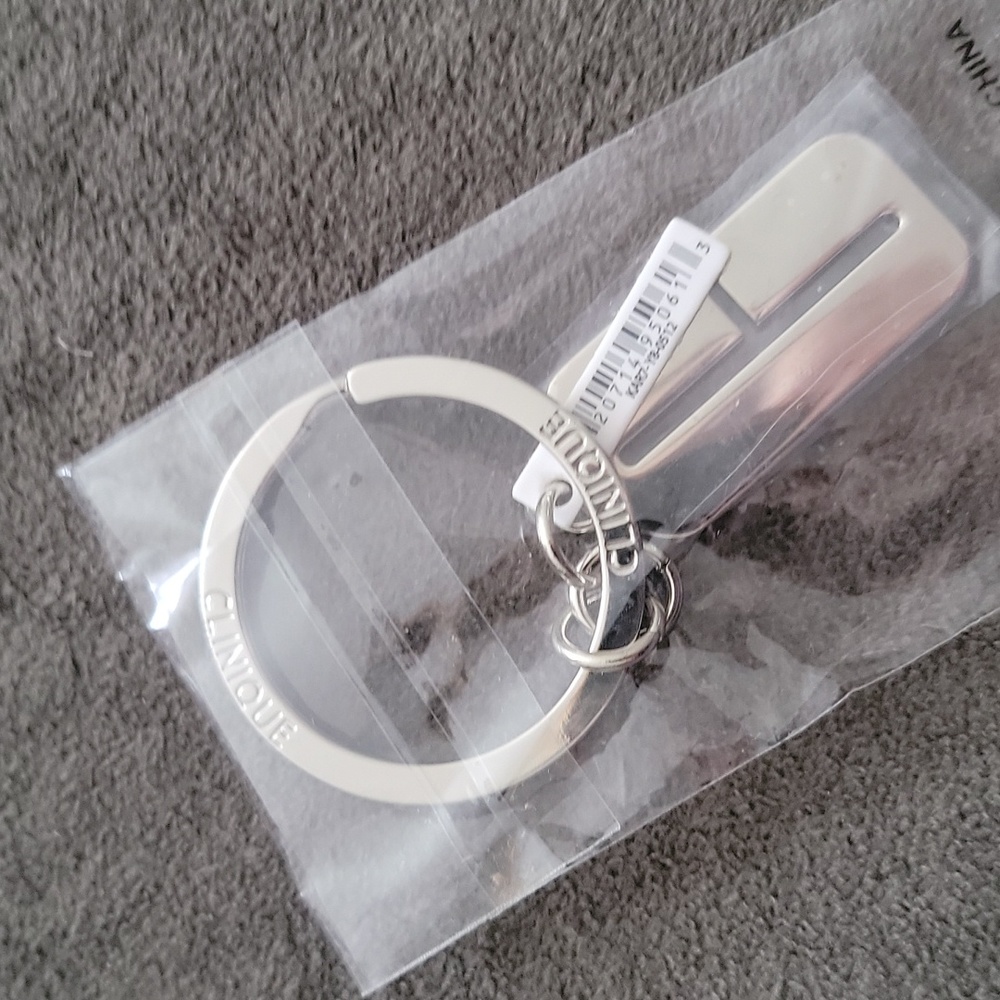 COPY - Clinique C Initial Keychain - Picture 3 of 3